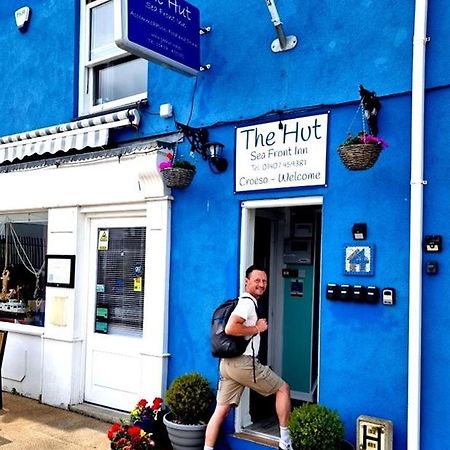 The Hut Wales - A Sea Front Inn Холихед Экстерьер фото