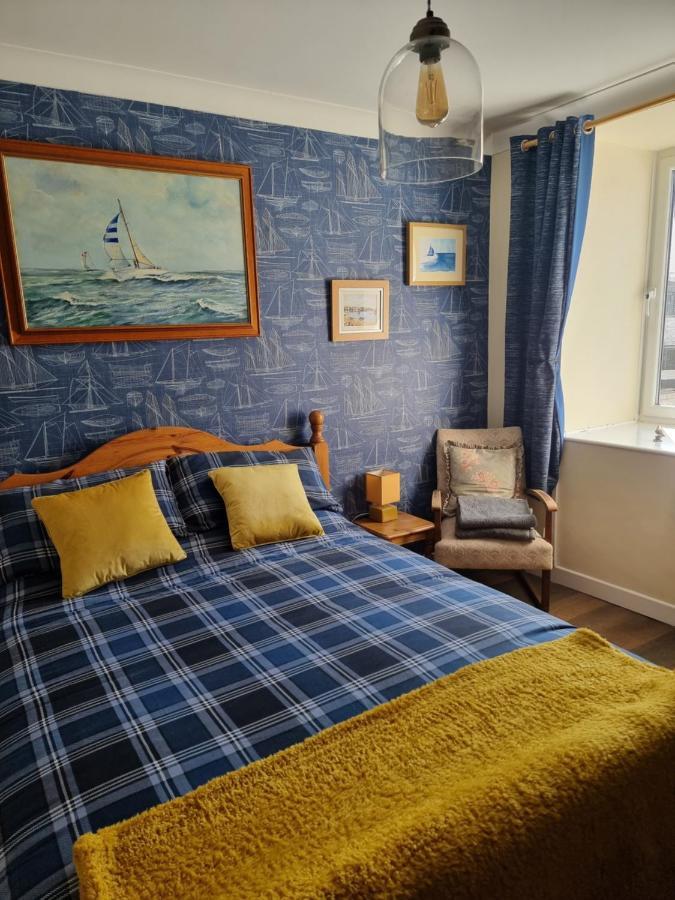 The Hut Wales - A Sea Front Inn Холихед Экстерьер фото