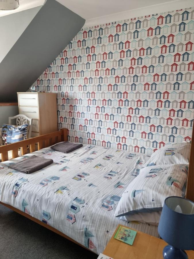 The Hut Wales - A Sea Front Inn Холихед Экстерьер фото